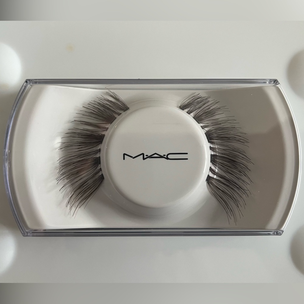 MAC 44 Lashes